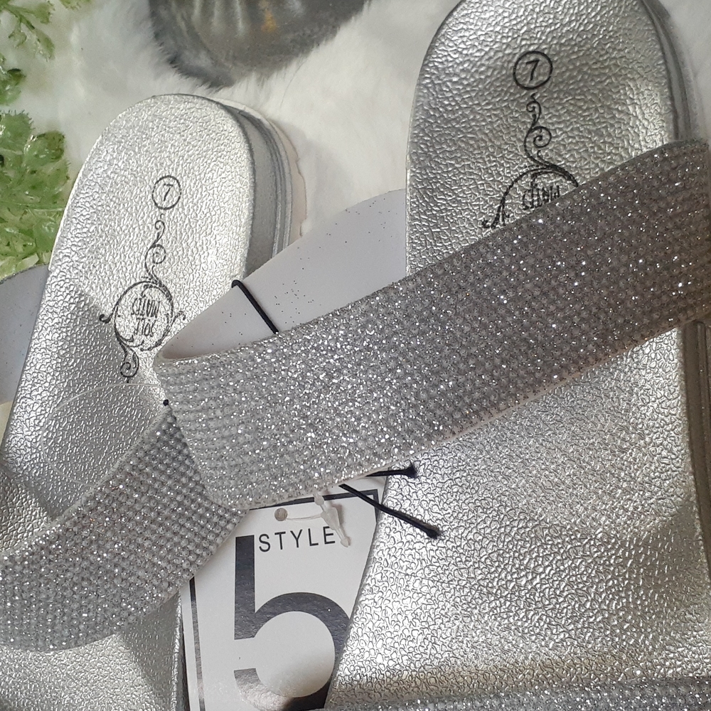 Sandals - Picture 2 of 5